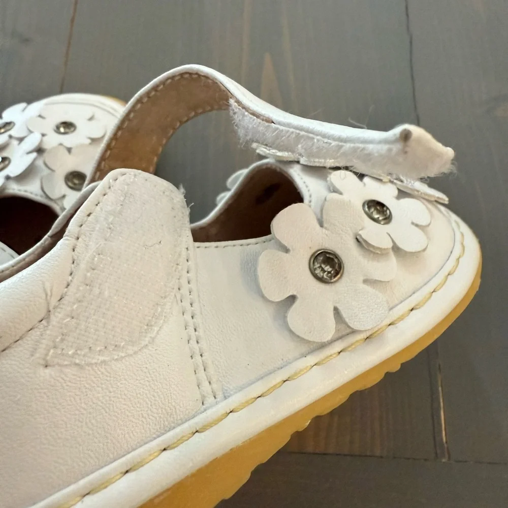 Little Mae’s Boutique Crystal Flowers Mary Jane Squeaky Shoes Size 4